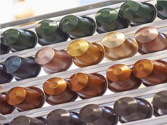 कॉफी कैप्सूल भरने की सीलिंग मशीन