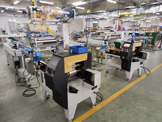 हीट सीलिंग बेकरी पैकिंग मशीन 220V तकिया बैग पैकिंग मशीन