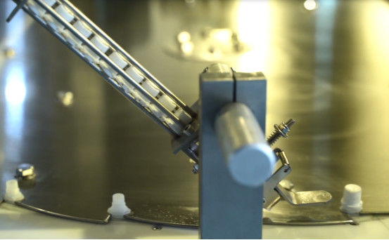 बैग के लिए अनुकूलन योग्य स्पूट पॉच भरने की कैपिंग मशीन रेंज W 70-210mm L 70-350mm